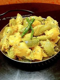 পটল আলু পোস্ত (potol aloo posto recipe in Bengali) রেসিপির প্রধান ছবি