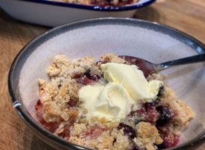 Foto principal de Crumble de frutos rojos ¡típica receta inglesa!