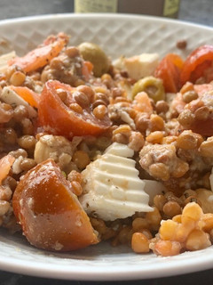 Una foto de Ensalada de lentejas del primer día en casa