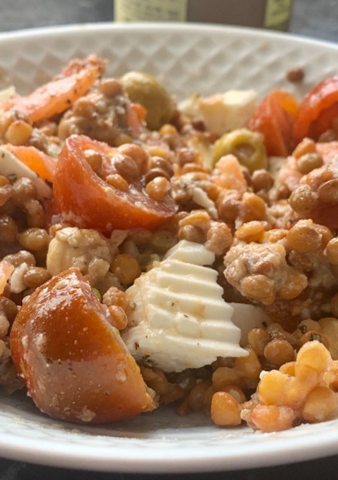 Una foto de Ensalada de lentejas del primer día en casa