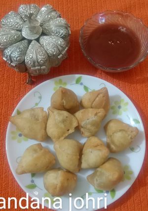 A picture of समोसा.