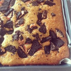 A picture of Eggless Oreo-Vanilla Sheet cake.