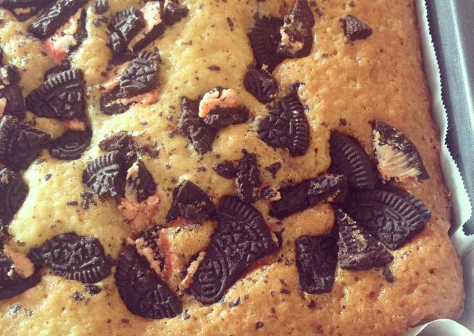 Recipe of Ultimate Eggless Oreo-Vanilla Sheet cake