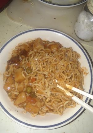 A picture of Condensed (Campbell's) Beef and Vegetable Soup Ramen Noodles.