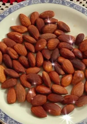 A picture of Spicy Roasted Almonds.
