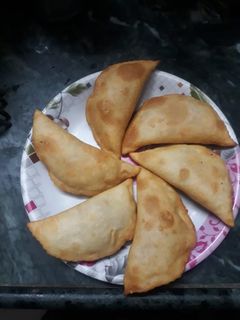 करंजी (karanji recipe in marathi) रेसिपी चे मुख्य फोटो
