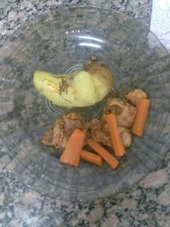 Una foto de Pollo con zanahoria y papa 2 cocciones