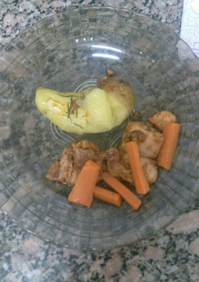 Una foto de Pollo con zanahoria y papa 2 cocciones