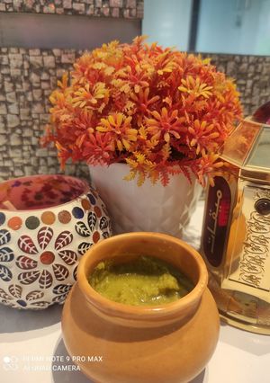 A picture of Green chutney.
