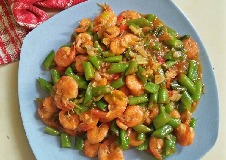 Bagaimana Menyiapkan Udang Asam Manis Pedas, Menggugah Selera