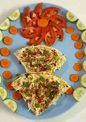 A picture of Sandwich Masala Papad.