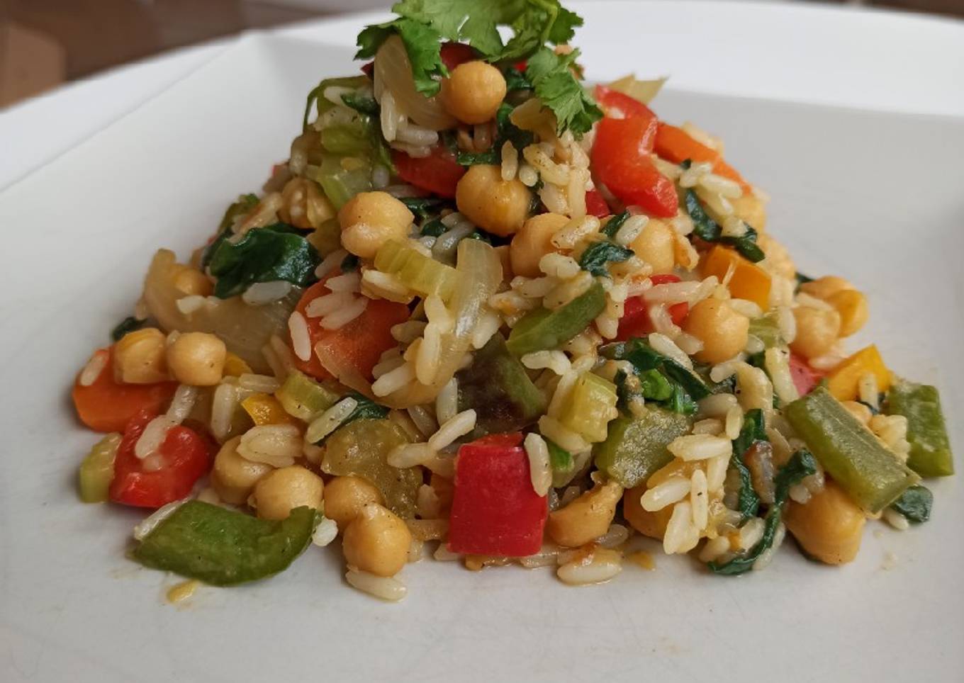 Salteado de garbanzos con verduras