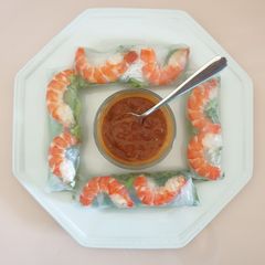 A picture of Vietnamese Rice Paper Rolls (Gỏi Cuốn).