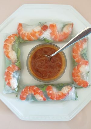 A picture of Vietnamese Rice Paper Rolls (Gỏi Cuốn).