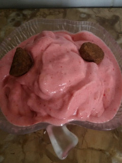 Una foto de Helado casero de fresa sin azúcar