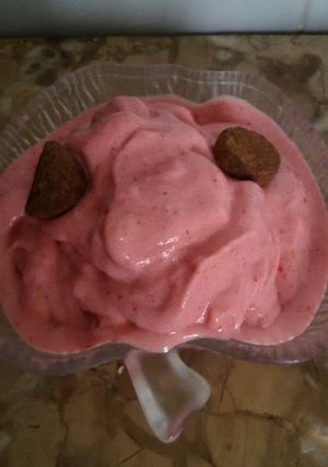 Foto principal de Helado casero de fresa sin azúcar