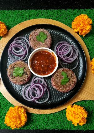 A picture of Beetroot cutlets.