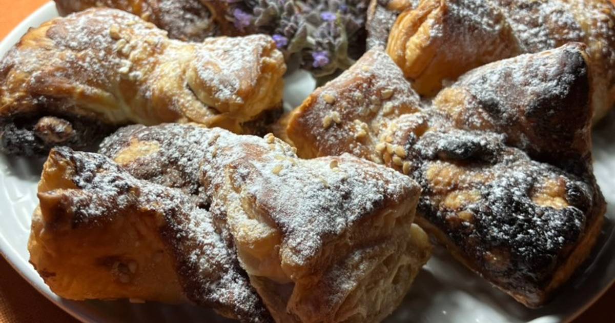 Lacitos De Hojaldre Con Crema De Chocolate Y Pi Ones Receta De Tesa