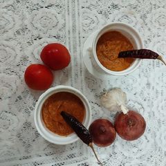 A picture of Onion and tomato chattny.