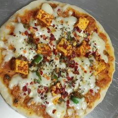 A picture of Paneer Tikka Pizza.