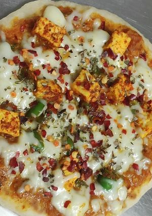 A picture of Paneer Tikka Pizza.