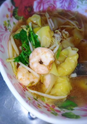 รูปของ ต้มโคล้งเกี๊ยวหมูเด้งกุ้งสด