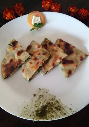 A picture of Piyaj kae patae, matar paratha.