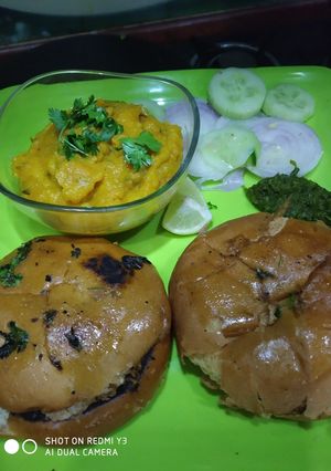 A picture of Paav bhaji.