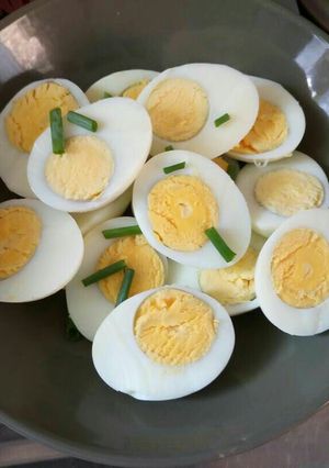 A picture of Hard Boiled Eggs.