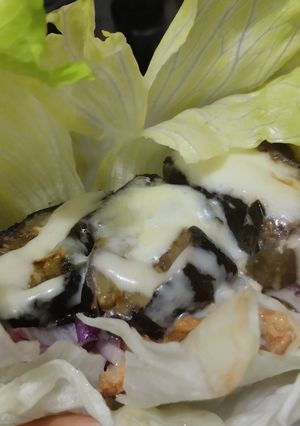 Una foto de Wrap🌯de berenjena, queso🧀y carne🥙de cerdo🍆🧄🧅