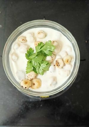 મખાના રાઇતુ (Makhana Raita Recipe In Gujarati) રેસીપી મુખ્ય ફોટો