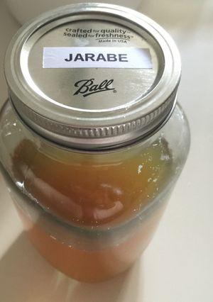 Una foto de Jarabe de Ajo-Cebolla-Jengibre-Romero