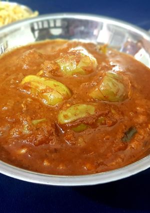 A picture of Kathirikai puli Kulzhambu Tangy brinjal curry.