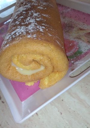 Pudinggal töltött piskótatekercs recept fotója