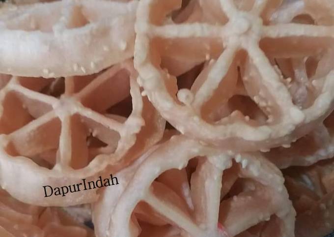  Resep enak bikin Kembang goyang renyah kue lebaran  renyah dan tahan lama