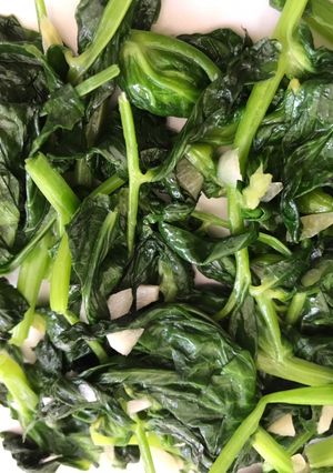 A picture of Basic Stir-fried Garlic Pea Sprouts.