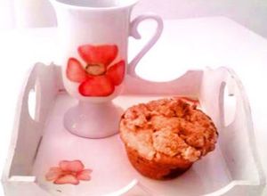 Una foto de Muffins Integrales de Ricota y Arándanos con Costra de Almendras