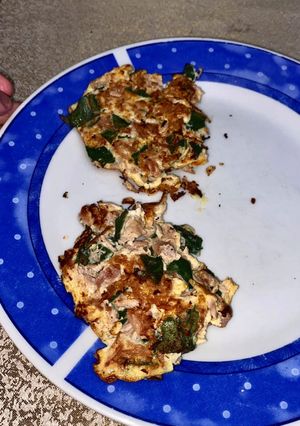 Una foto de Hamburguesas de espinaca, huevo y atún bajas en calorías (235 calorías) altas en proteína
