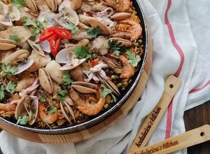 صورة لوصفة الباييلا الاسبانيه على اصولها 🥘