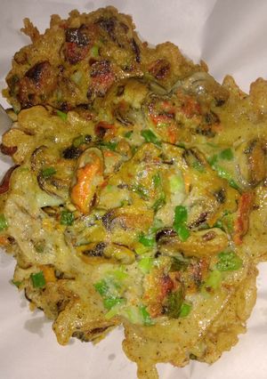 A picture of Crispy Fried Mussel Pancake.