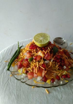 इंदोरी पोहे (indori pohe recipe in marathi) रेसिपी चे मुख्य फोटो