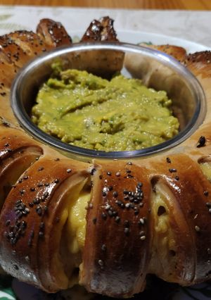 Una foto de Rosca rellena salada