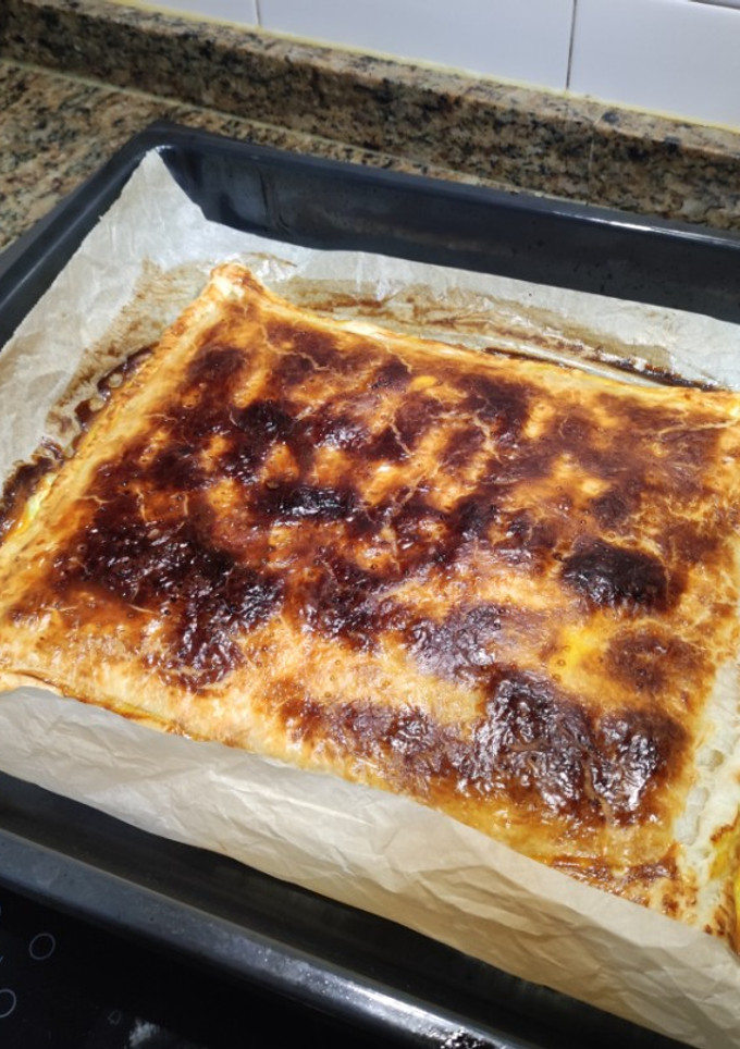 Una foto de Empanada de pisto y atún