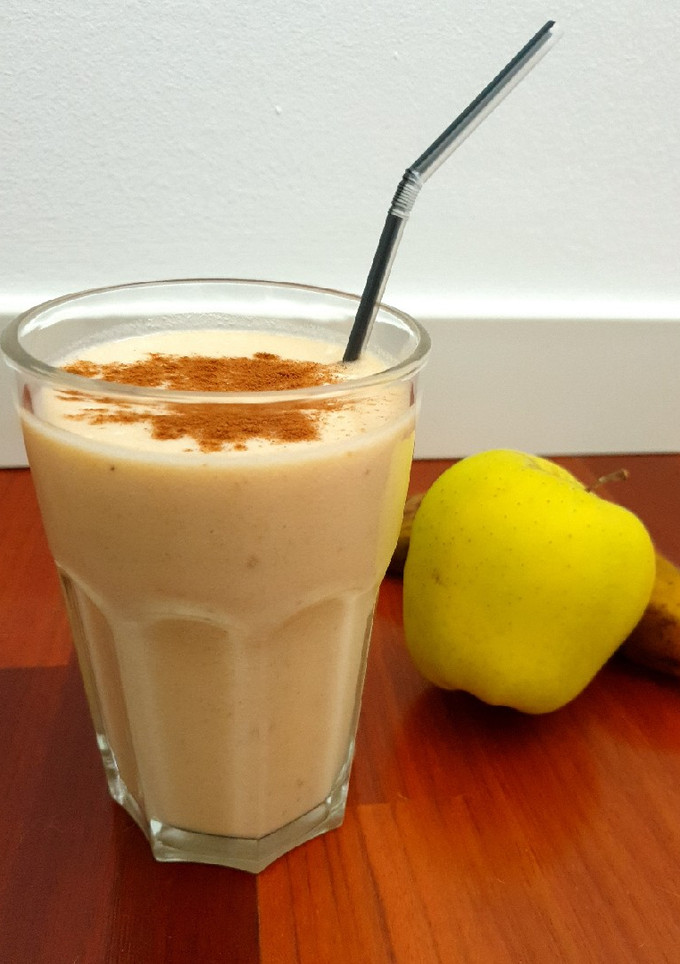 Una foto de Batido de plátano y manzana