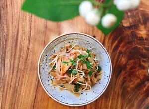 Hình của món Bánh đa đỏ xào cà chua.