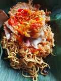 Ayam geprek mie super pedas