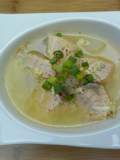 洋蔥鮭魚味噌湯 的食譜成品照片