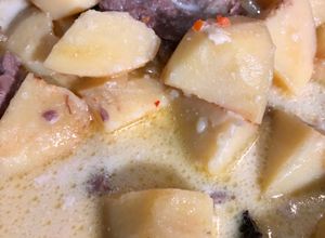 Hình của món Bò hầm khoai tây kiểu Tây Tạng.