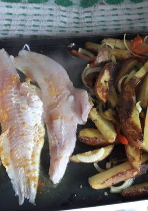 Una foto de Filets de Brotola con verduras a la placa