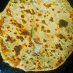 A picture of Spinach Onion prantha.